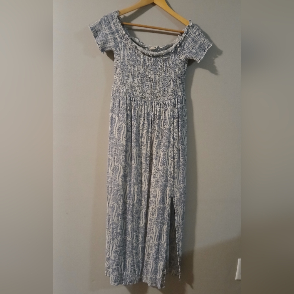 Smocked Off The Shoulder Elegant Blue Floral Patterned Maxi Dress Size Medium